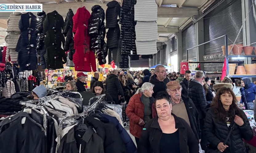 Cumartesi Pazarı en kalabalık günlerinden birini yaşadı