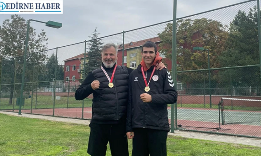 Cumhuriyet Coşkusu Kortlarda