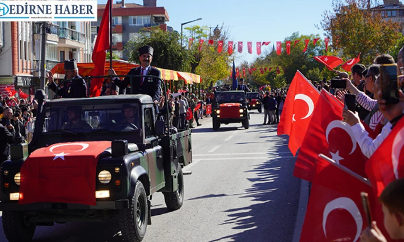 Cumhuriyet'in 102'inci yılında cadde ve sokaklar doldu taştı