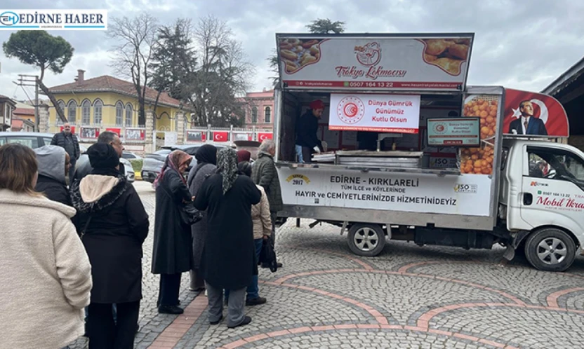 Dünya Gümrük Günü'nde Eski Cami Önünde Lokma İkramı