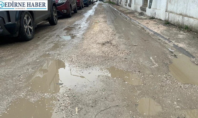 Edirne'de sağanak hayatı felç etti, bozuk yollar vatandaşı zorladı