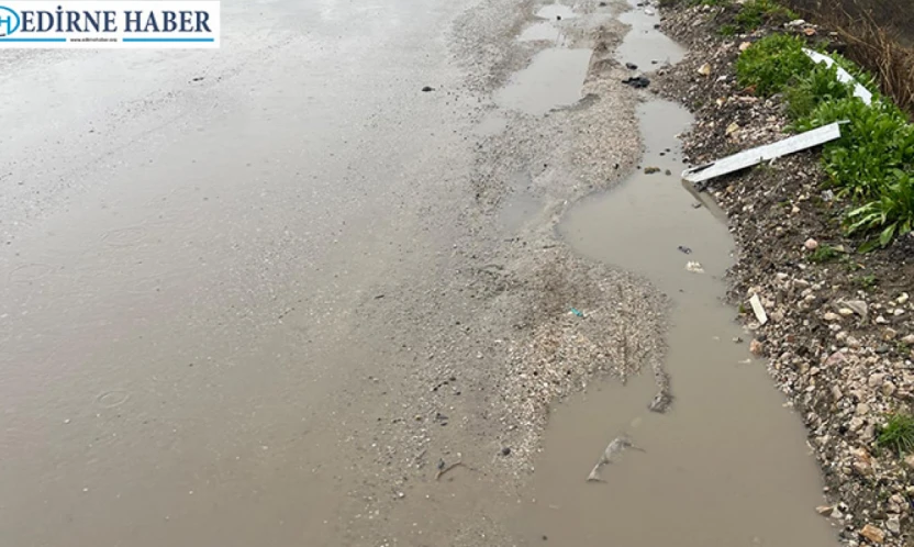 Edirne'de yağmur sonrası yollar göle döndü