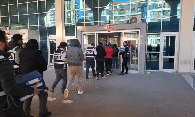 Edirne emniyetinden fuhuş operasyonu: 6 şüpheli adliyeye çıkarıldı