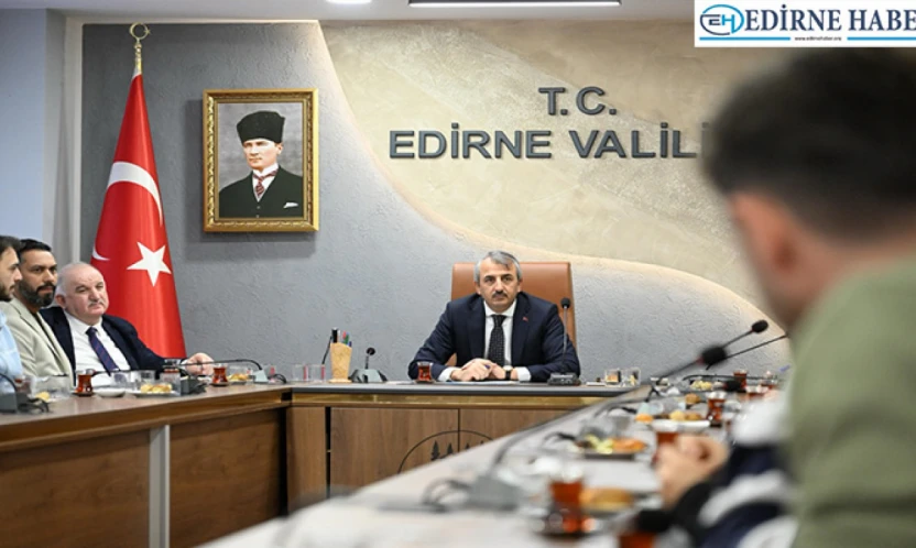 Edirne Valisi Sezer, Okuldan Spora ve Mahalle Ligi antrenörleriyle buluştu
