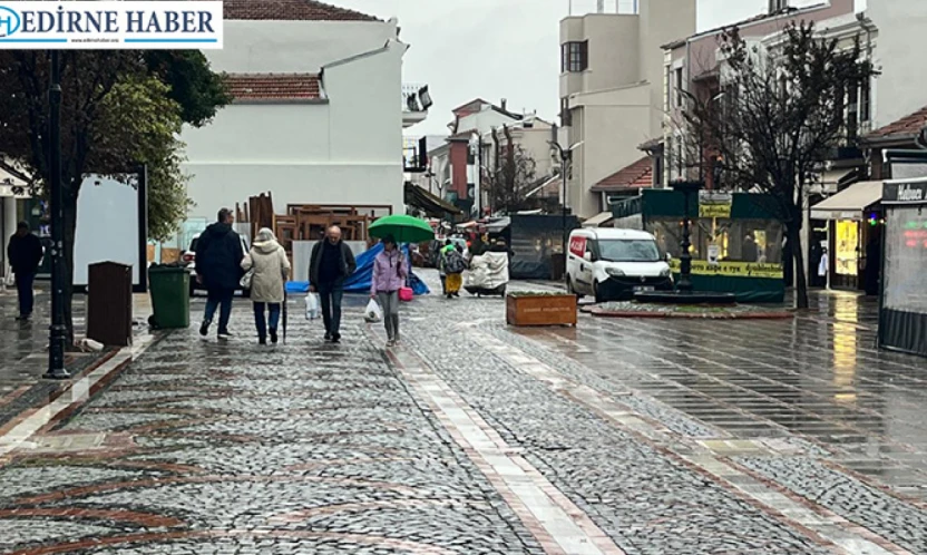 Edirneliler güne yağışla başladı