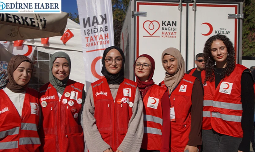 Genç Kızılay Gönüllülerinden çocukların yüzünü güldüren etkinlik