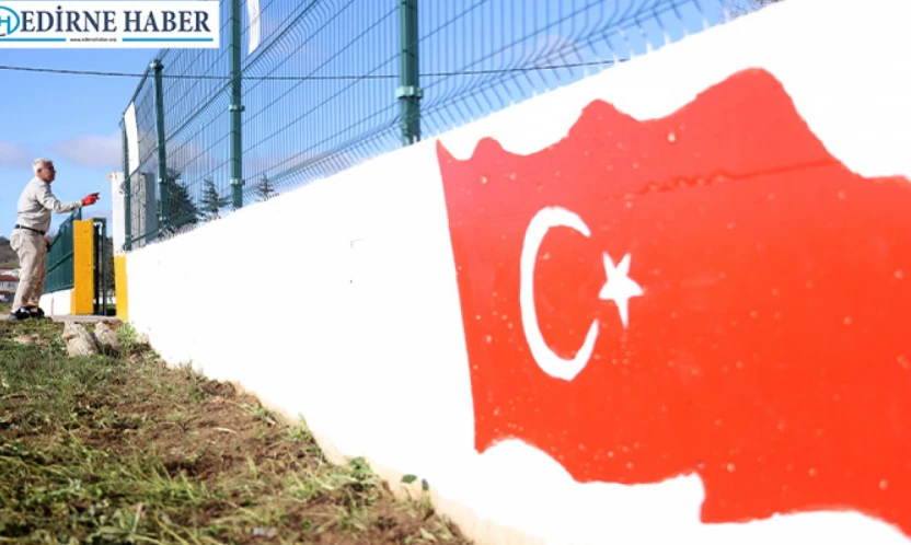 Gittiği her ilde okullara renk katıyor