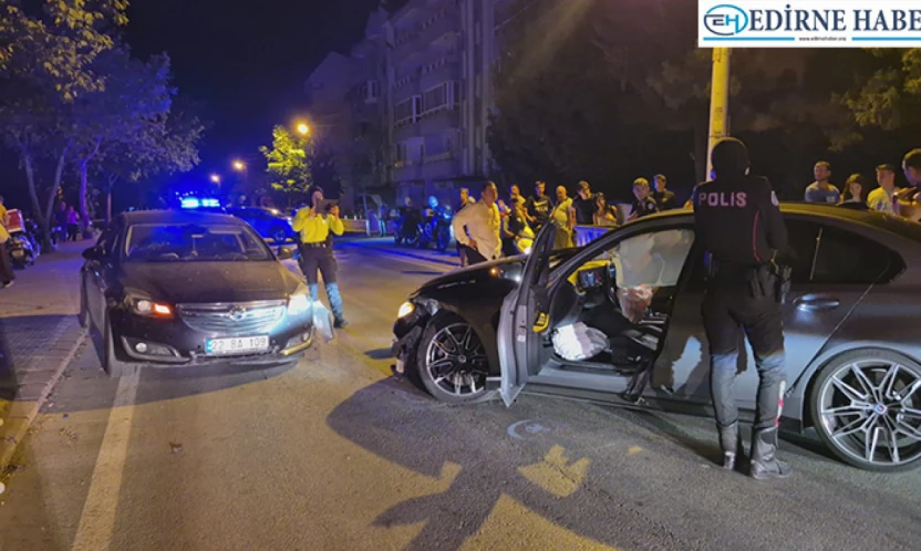 İki otomobilin çarpıştığı kazada 3 kişi yaralandı