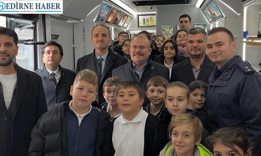 Kaymakam Köken'den gezici kütüphaneye ziyaret