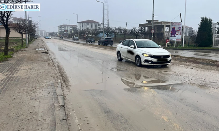 Kazdılar gittiler, çamurla baş başa bıraktılar