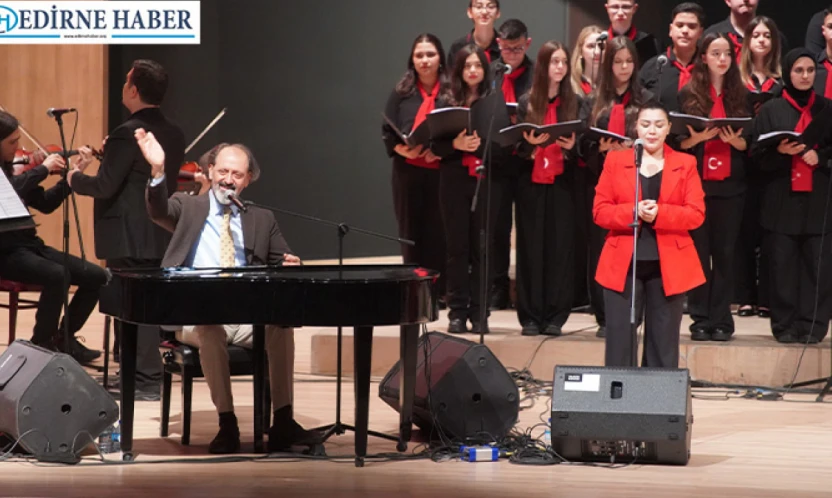 'Kim Var?' sahnesinde Yücel Arzen Hacıoğulları rüzgârı