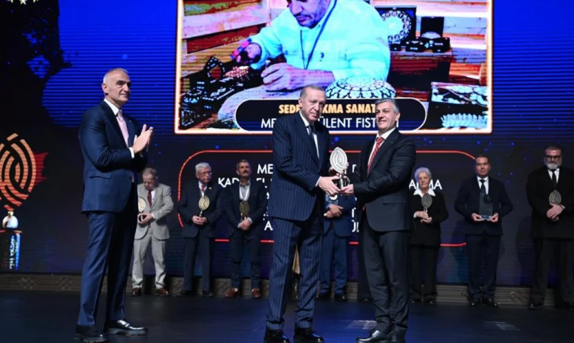 Kültür ve sanatın emektarları ödüllerle onurlandırıldı