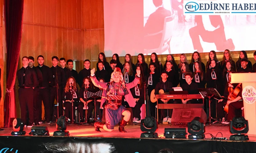 Lise öğrencilerinin 'Yıldan Yıla Sonsuzluğa' gösterisi ilgiyle izlendi