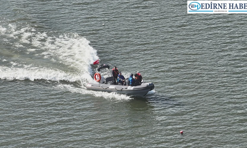 Meriç Nehri'nde zodyak botla sınır devriyesi