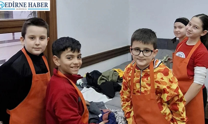 Minik eller iş başında