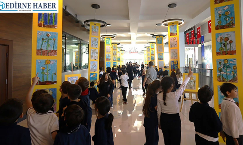 Minik ressamlardan ayçiçekleri sergisi