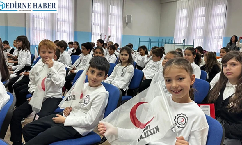 Minik yüreklerden Kızılay Haftası'nda büyük duyarlılık