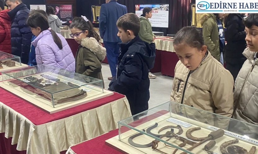 Öğrenciler Çanakkale Gezici Müzesi'ni ziyaret etti