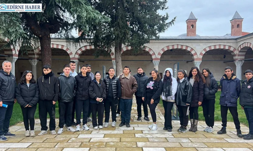 Okullar Merkezimizde Projesi ile gençler gönüllülüğü keşfetti