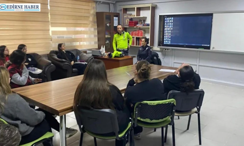 Polislerden öğrencilere kariyer rehberliği