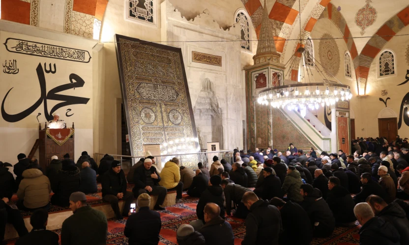 Ramazan'ın müjdecisi Berat Kandili dualarla idrak edildi