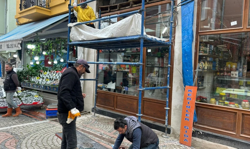 Saraçlar Caddesinde sokak sağlıklaştırma çalışmaları sürüyor