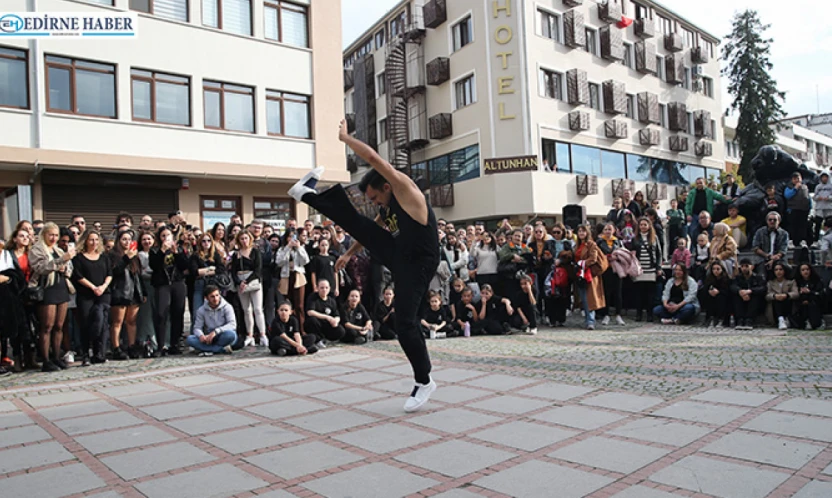 Saraçlar'da dans festivali ilgiyle izlendi