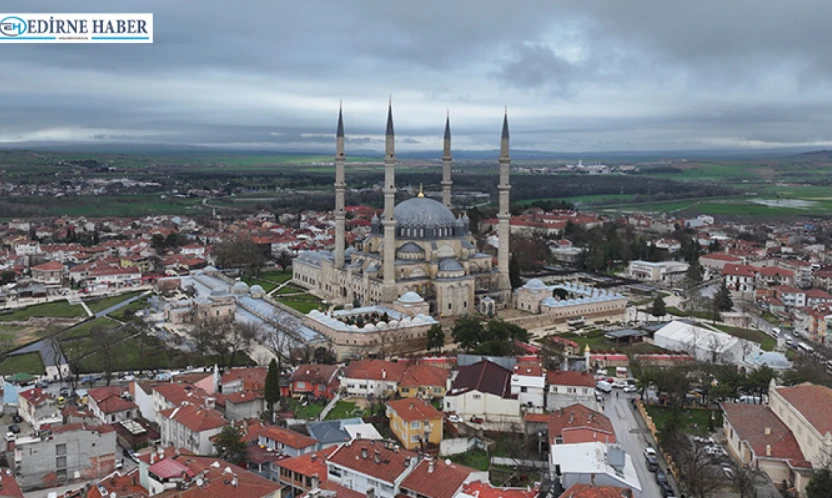 Selimiye'nin minareleri mahyalandı