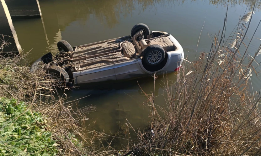 Sulama kanalına otomobil düştü: Sürücü hayatını kaybetti