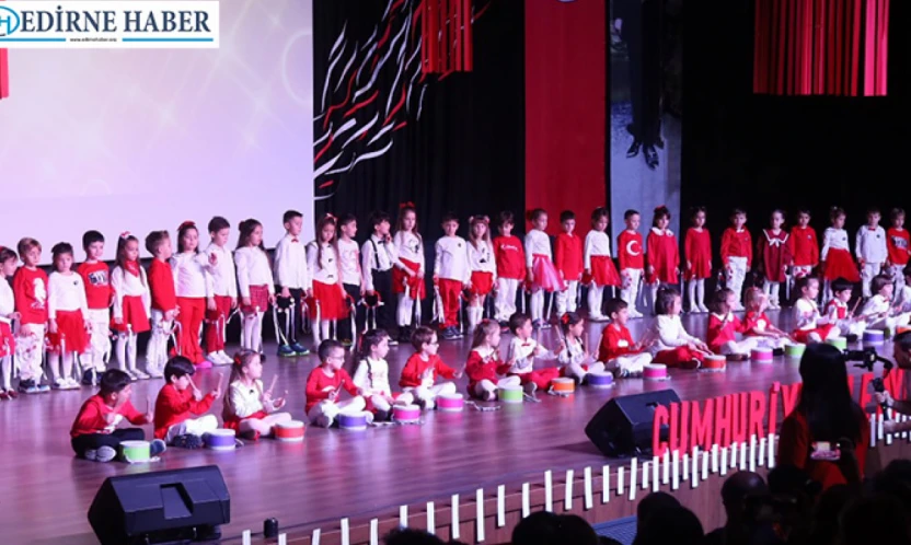 TED Edirne Koleji'nden 102'inci yıla görkemli kutlama