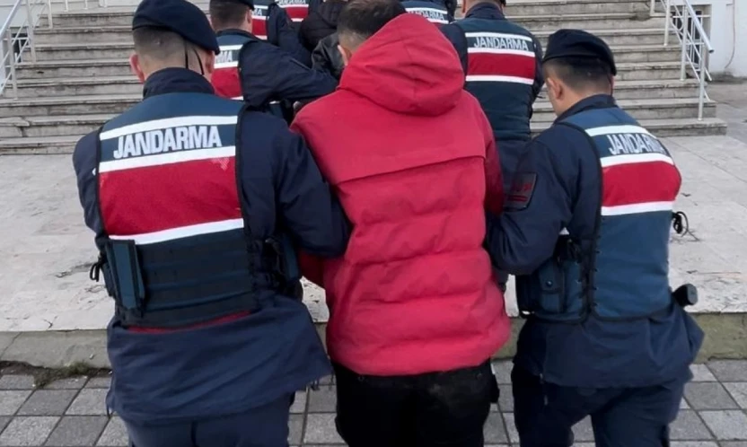 Uzunköprü'de yurt dışına kaçmaya çalışan 5 şüpheli tutuklandı