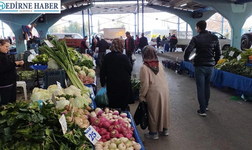 Vatandaşlar kışlık sebze için pazara akın etti
