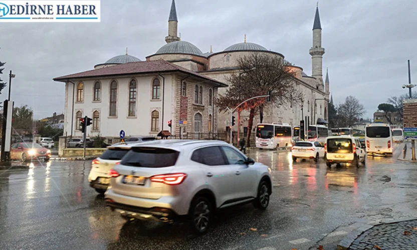 Yağış nedeniyle trafikte yoğunluk oluştu