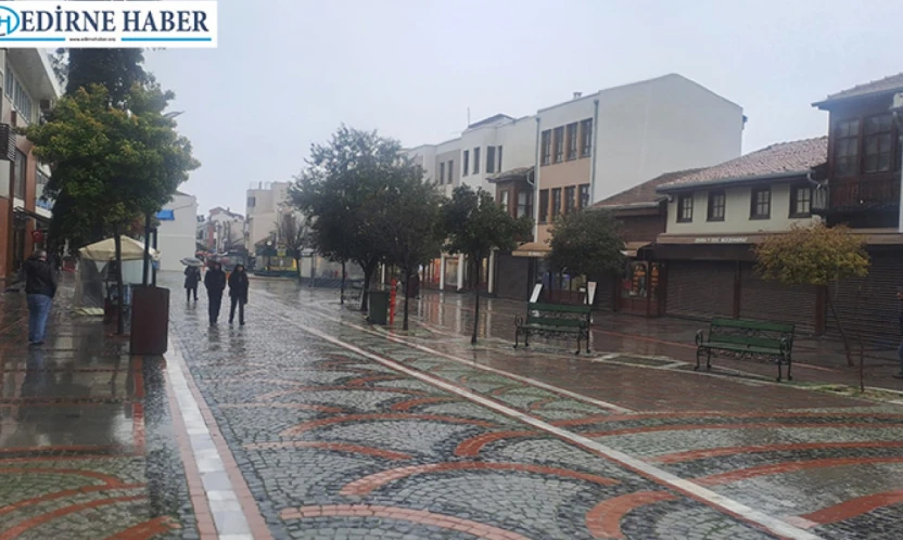 Yağışlı hava hayatı olumsuz etkiledi