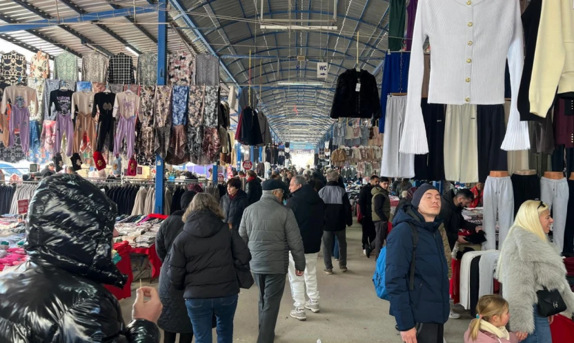Yılbaşı hareketliliği Cuma Pazarı'na yansıdı