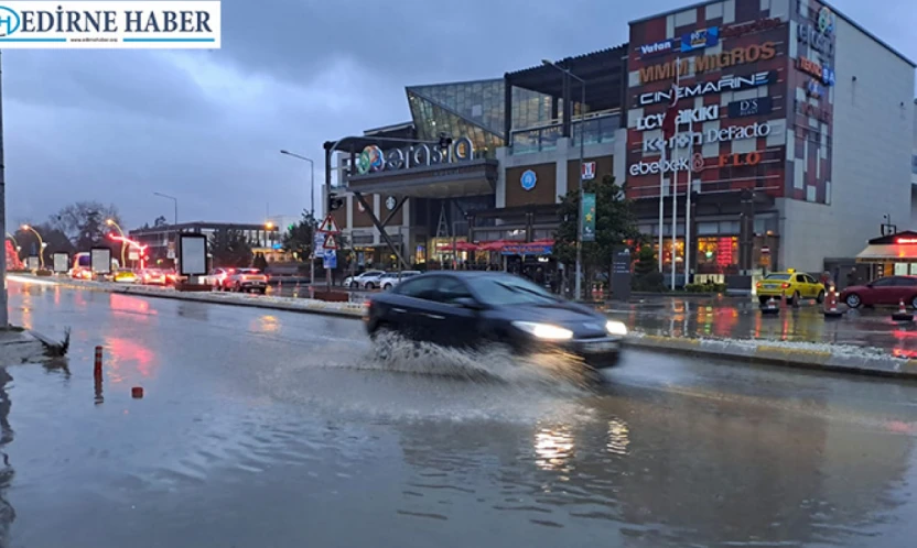 Yollar göle döndü